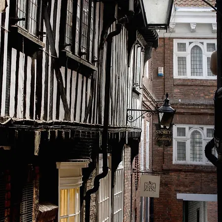 Lady Pecketts Yard One Bedroom, Sleeps Four-